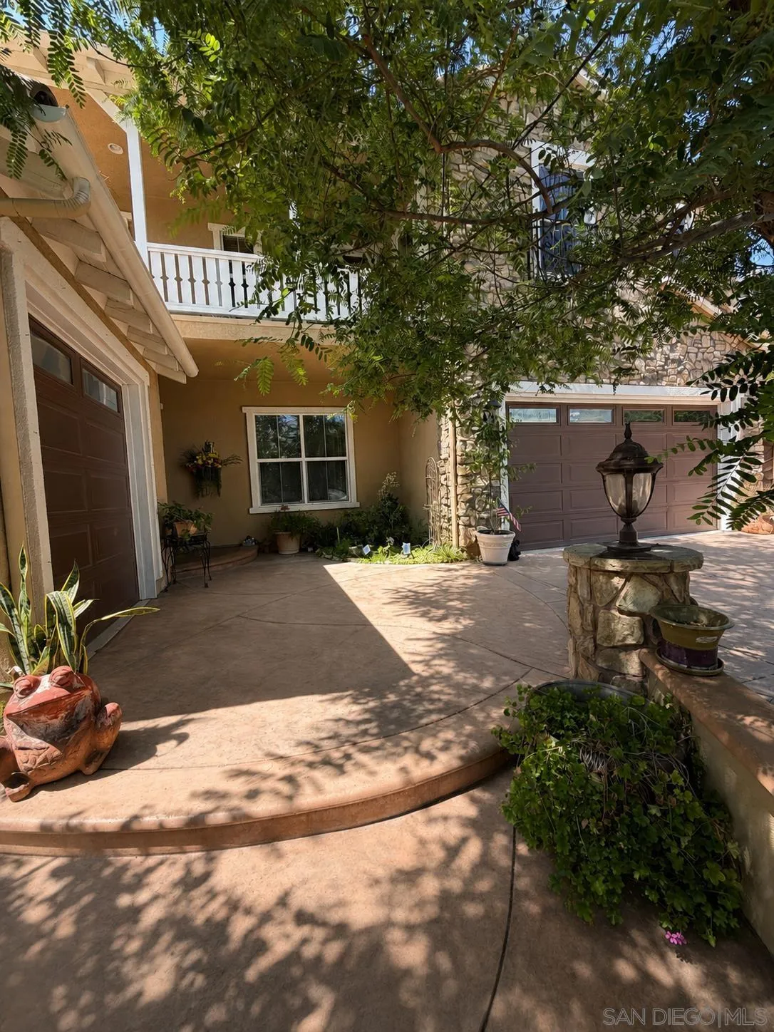 3703 Mandolin Ave