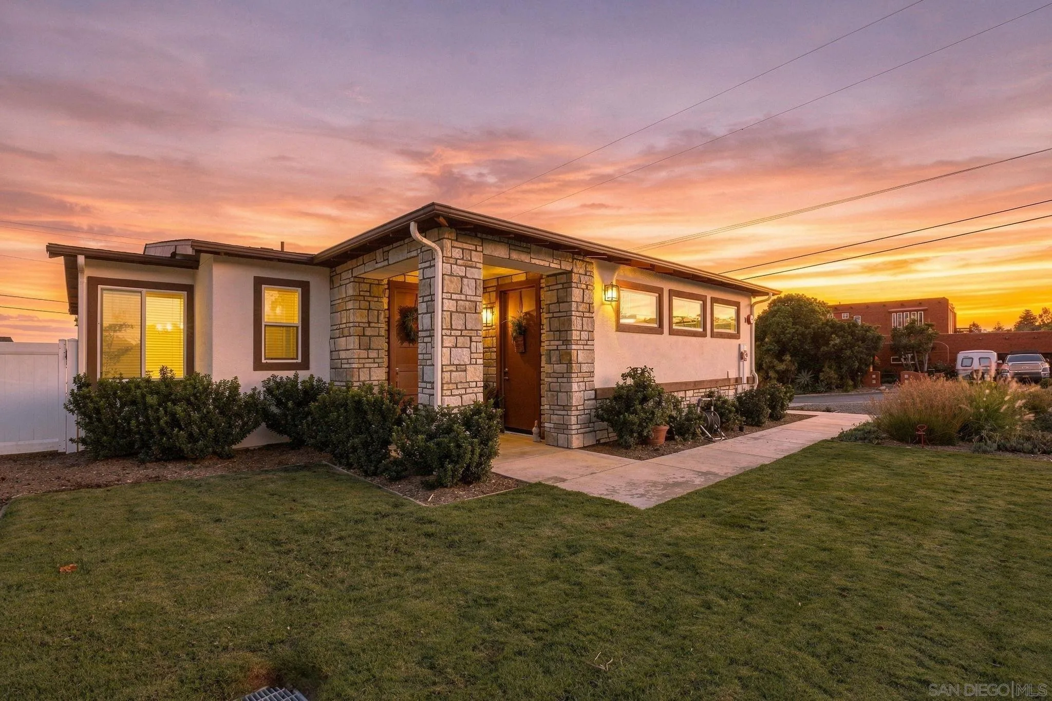 1858 Avocado Rd