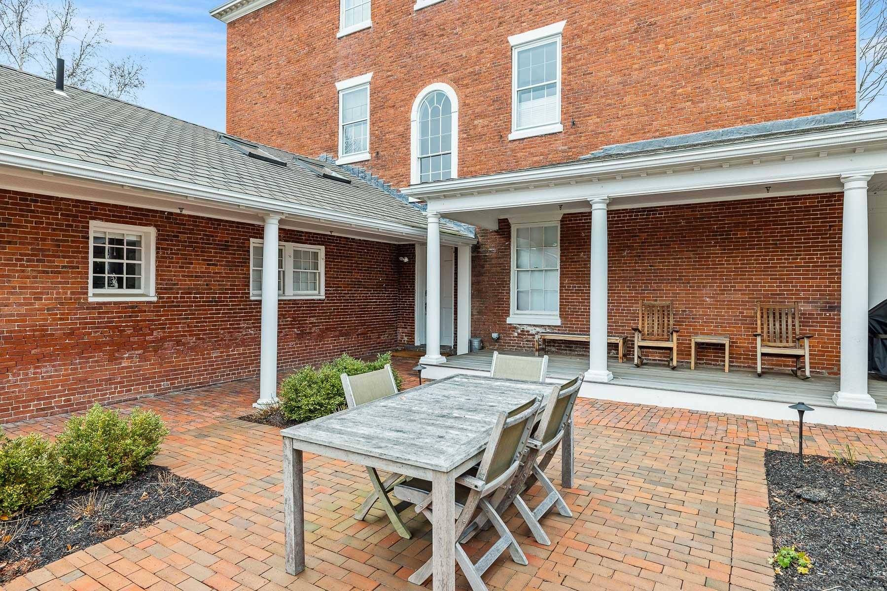 180 Middle Street Unit: 3