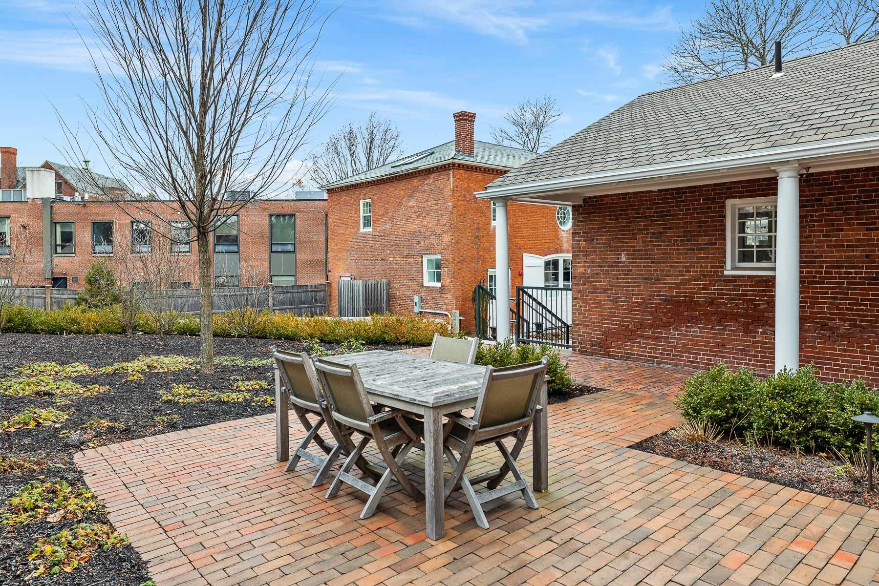 180 Middle Street Unit: 3