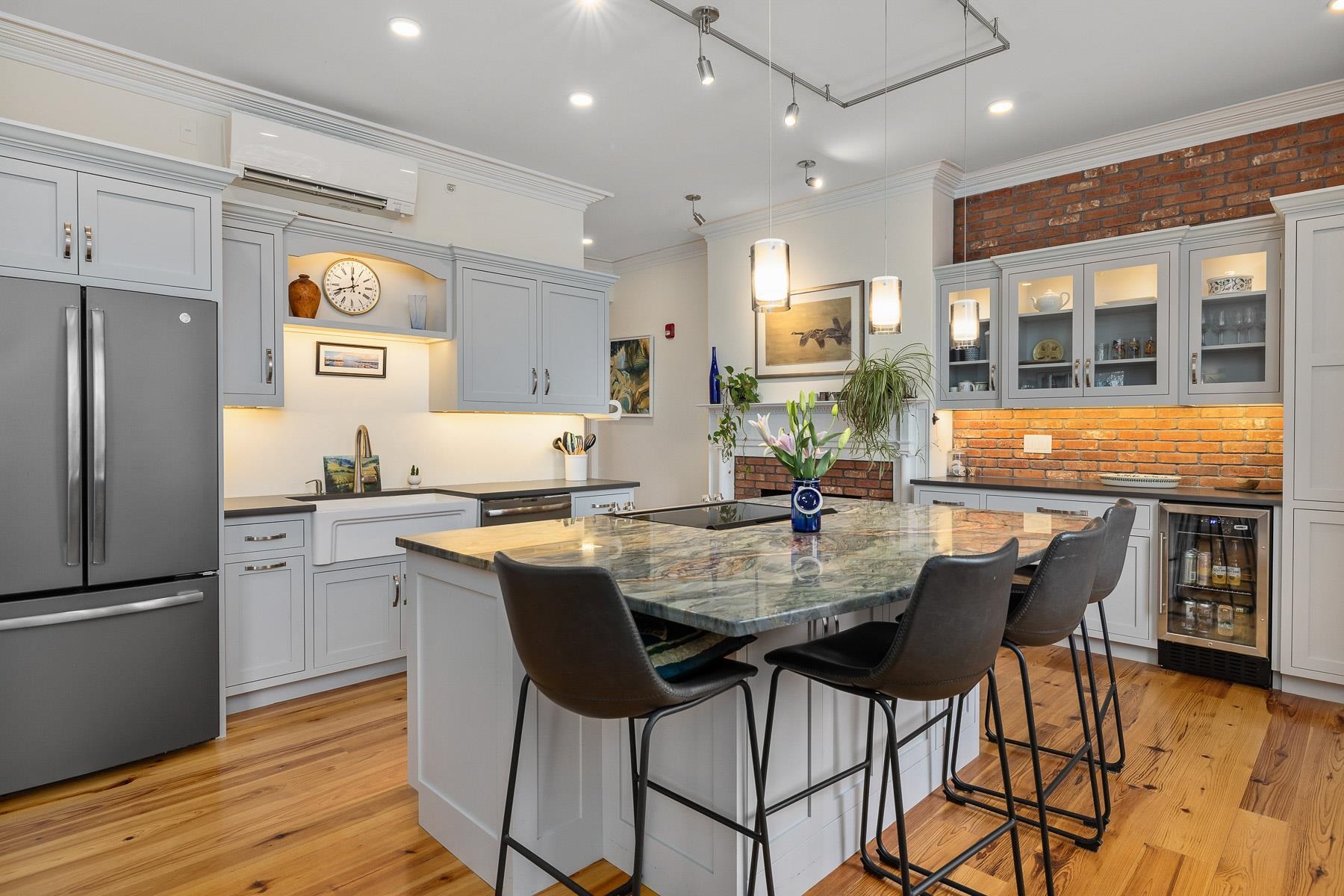 180 Middle Street Unit: 3