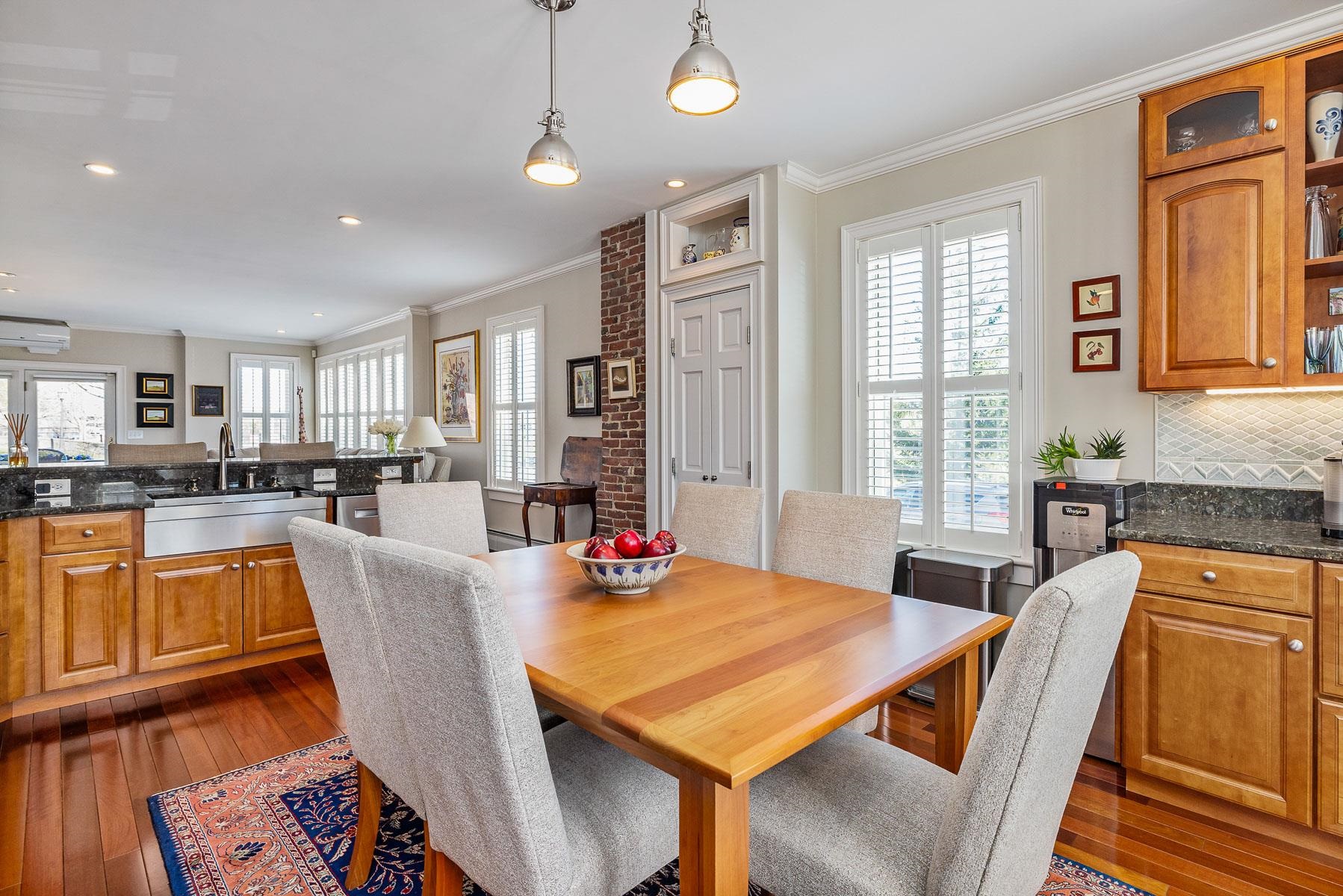 213 Gates Street Unit: 1