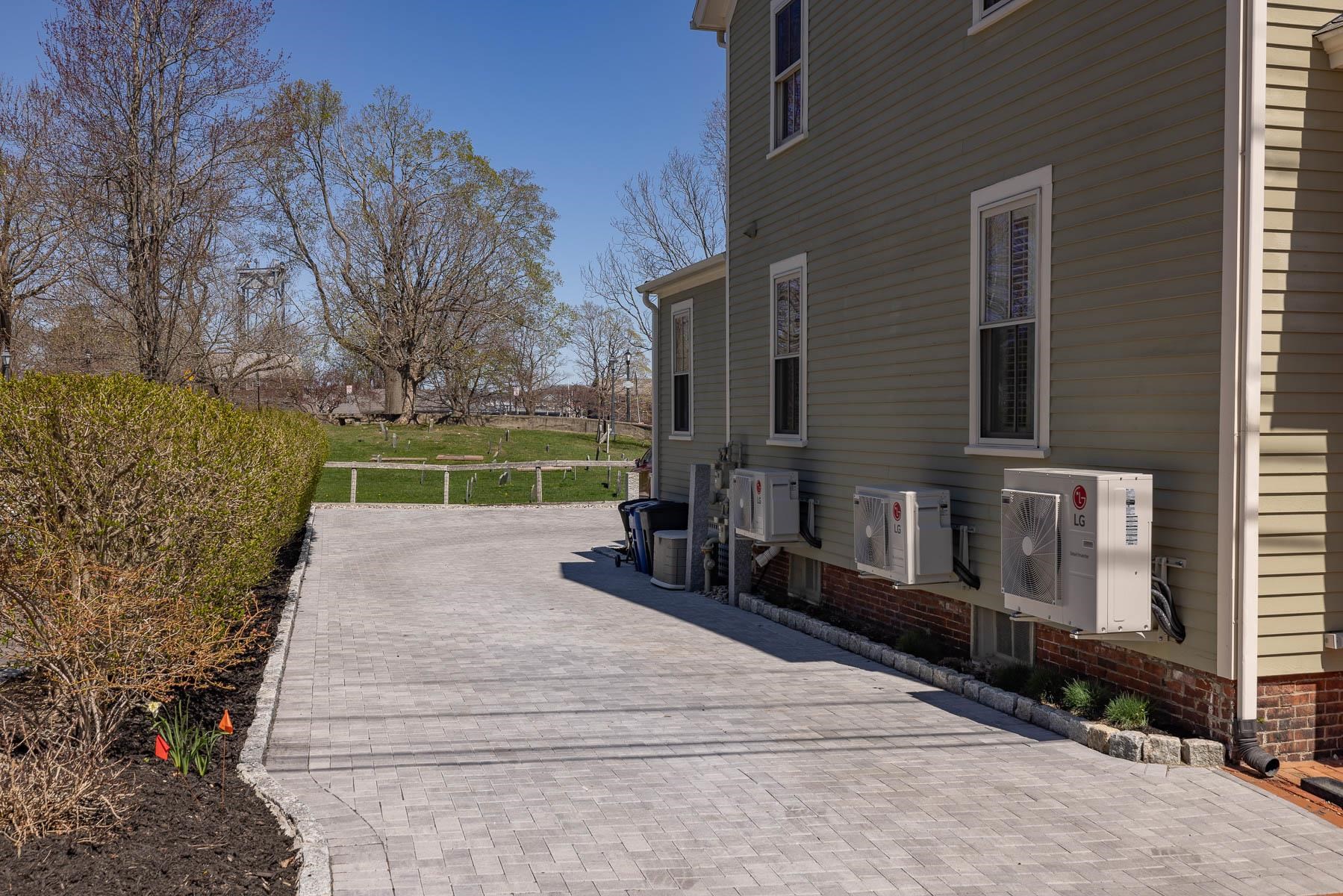 213 Gates Street Unit: 1