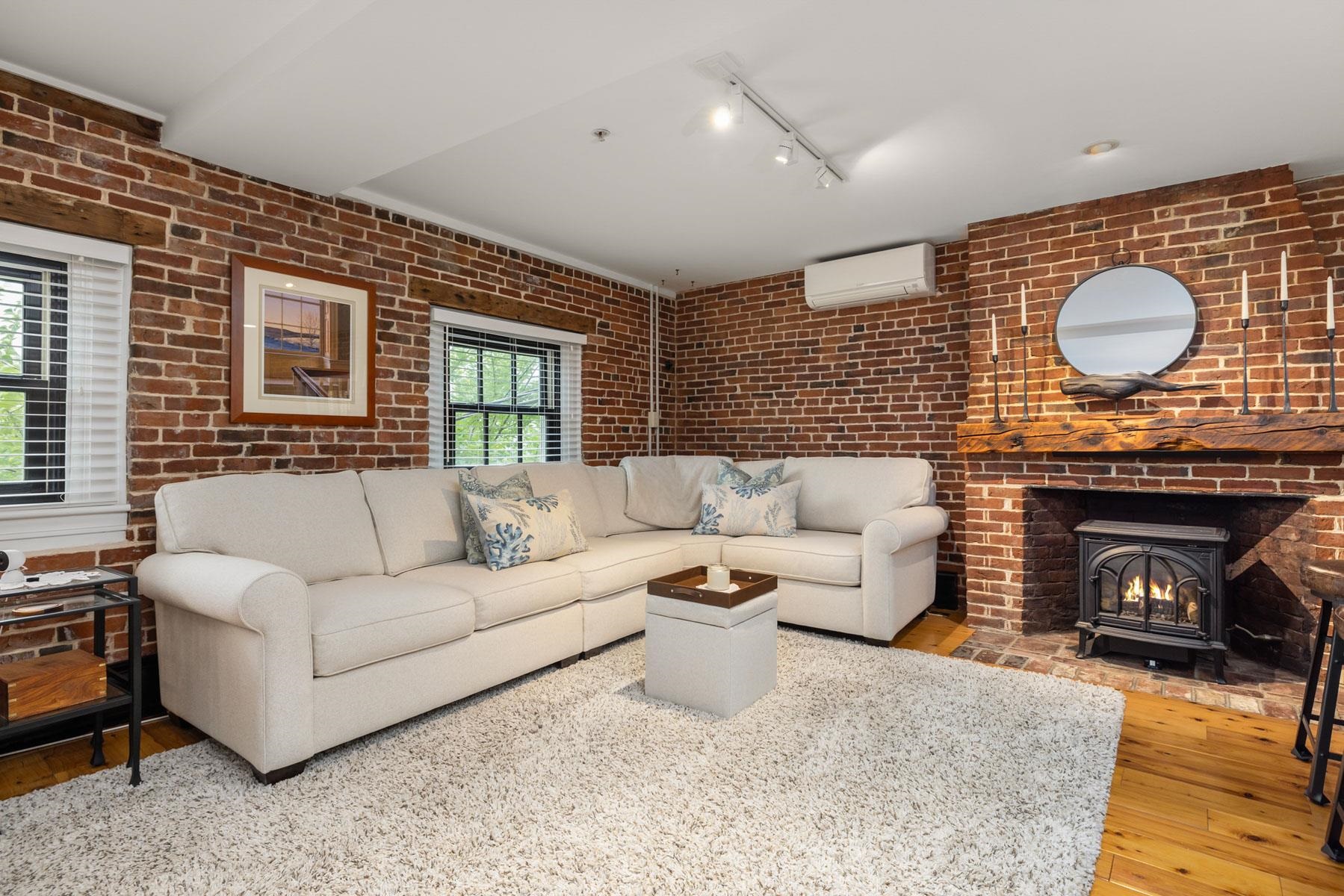 159 State Street Unit: 4B