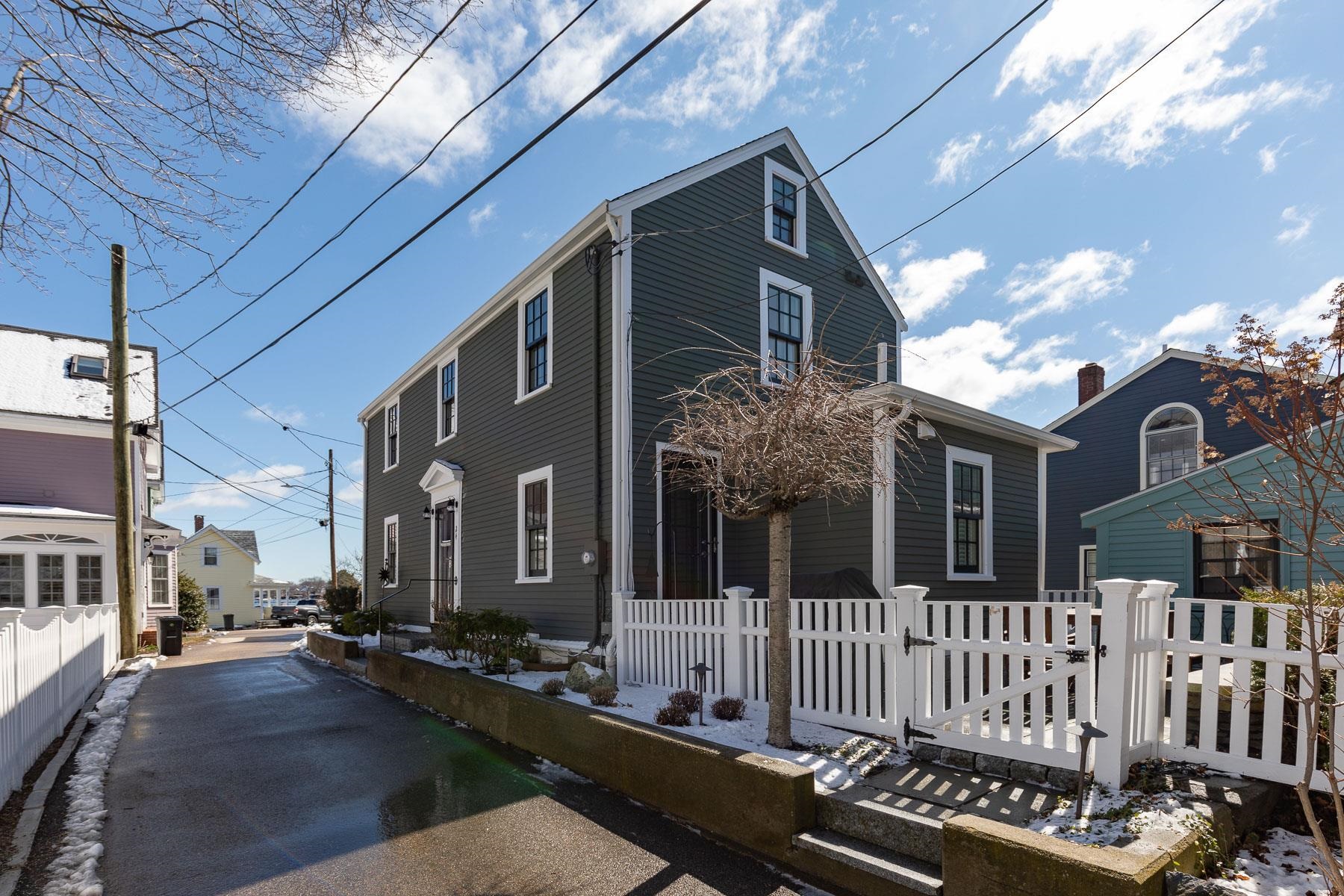 24 Holmes Court