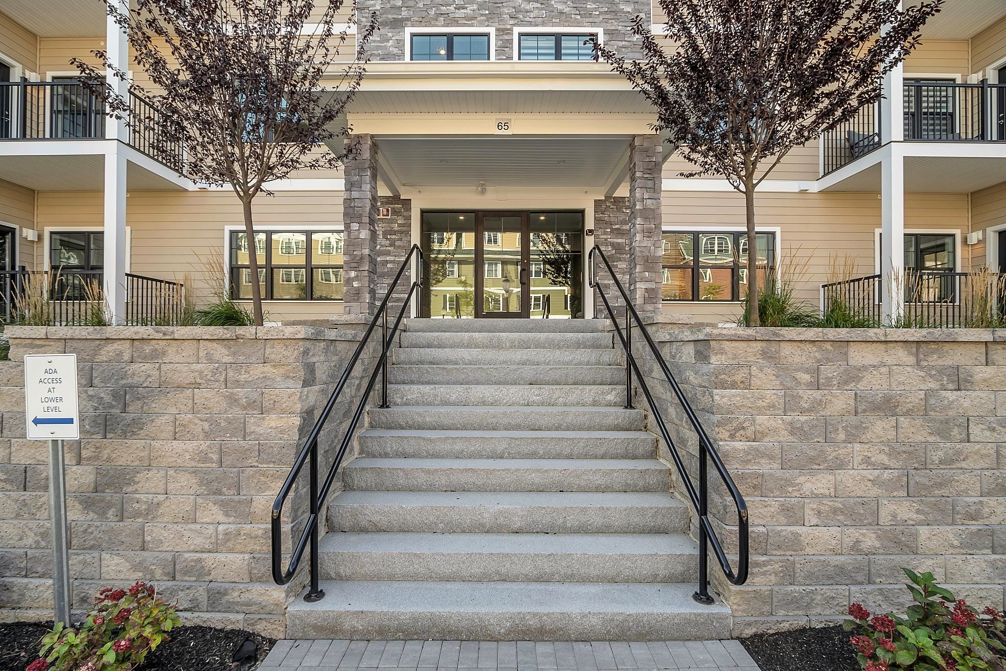 55 Pointe Place Unit: #303