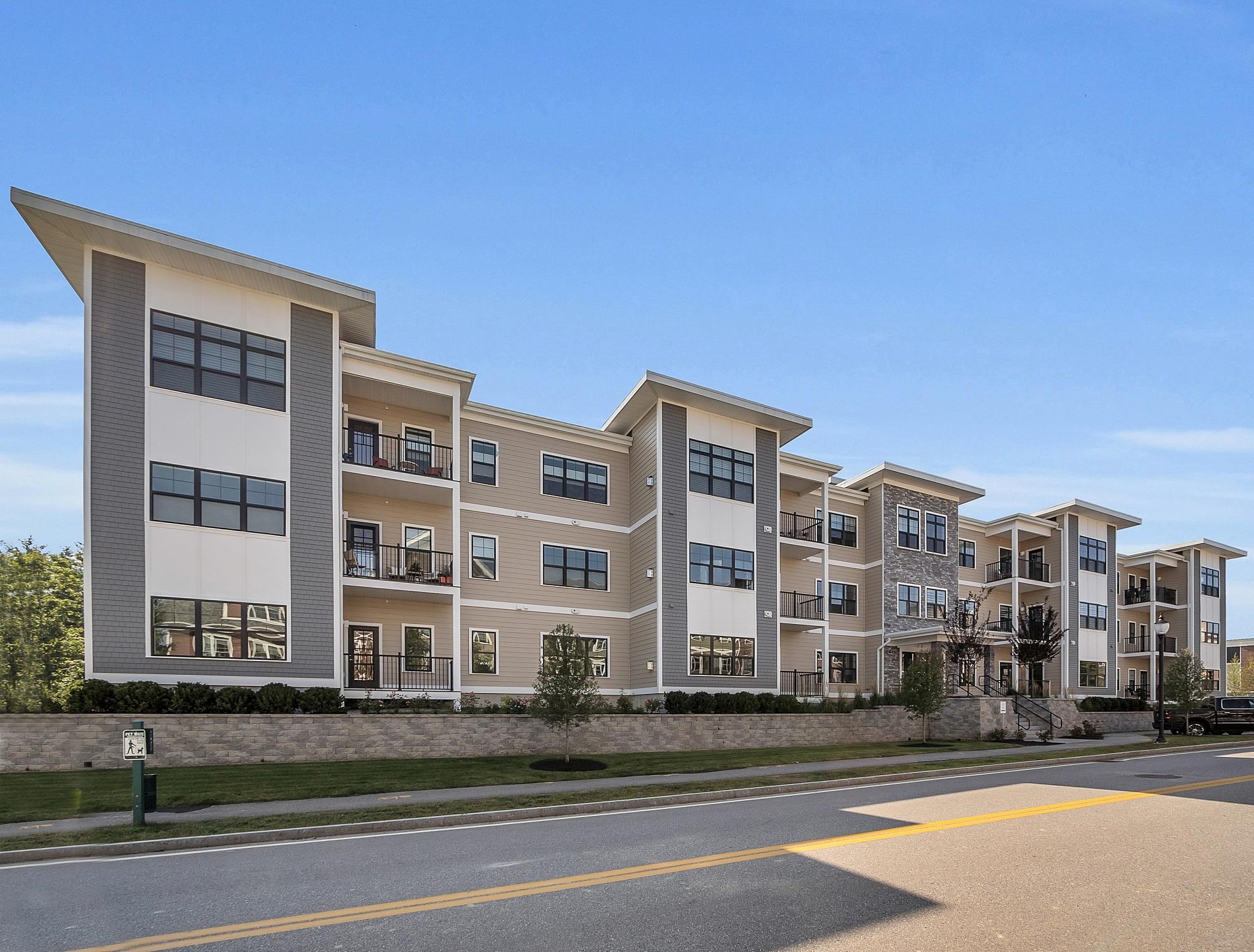 55 Pointe Place Unit: #303