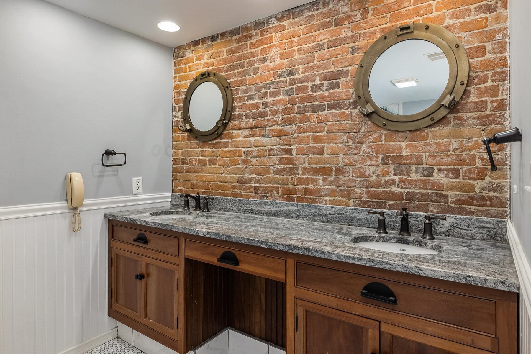 73 Daniel Street Unit: 4