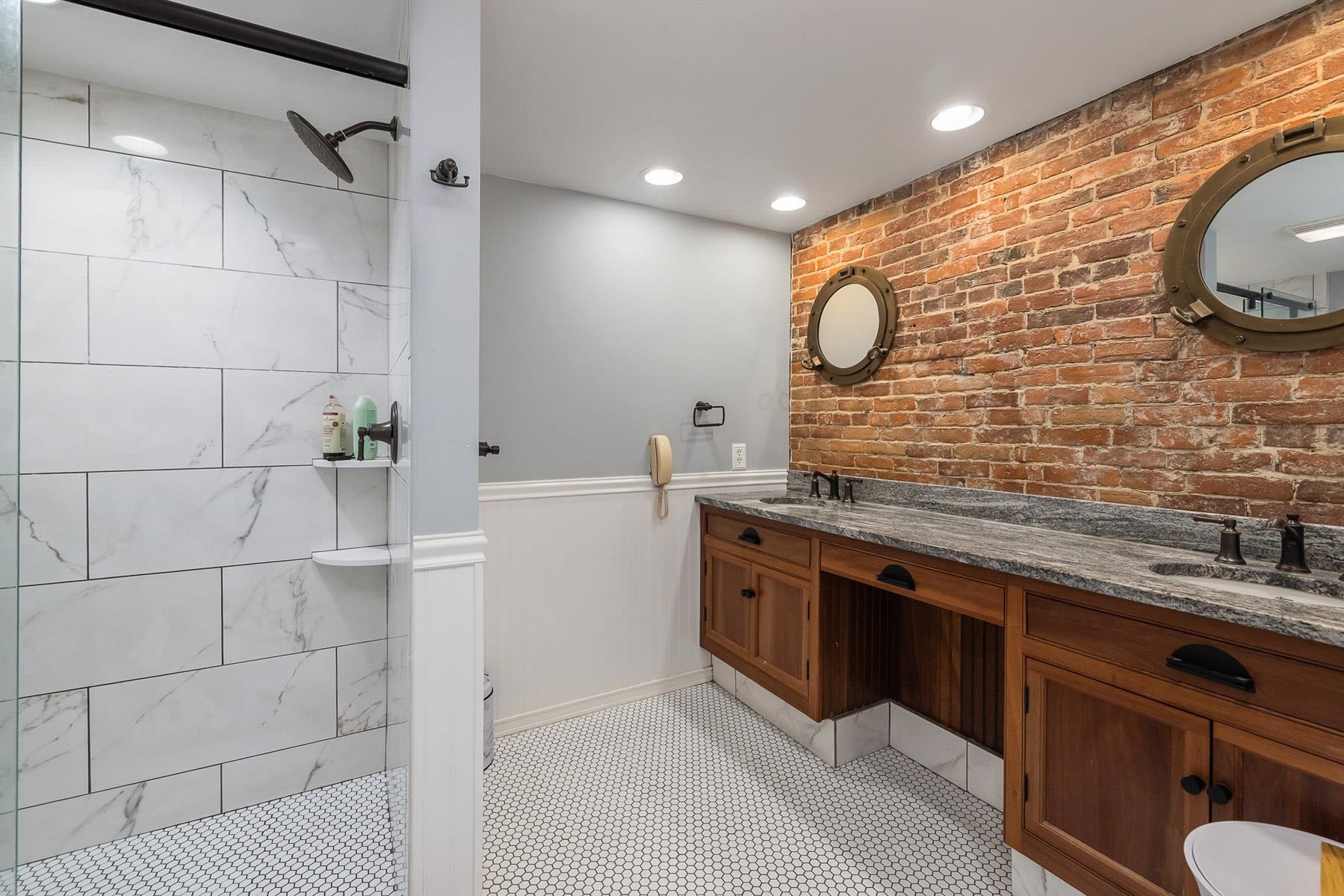 73 Daniel Street Unit: 4