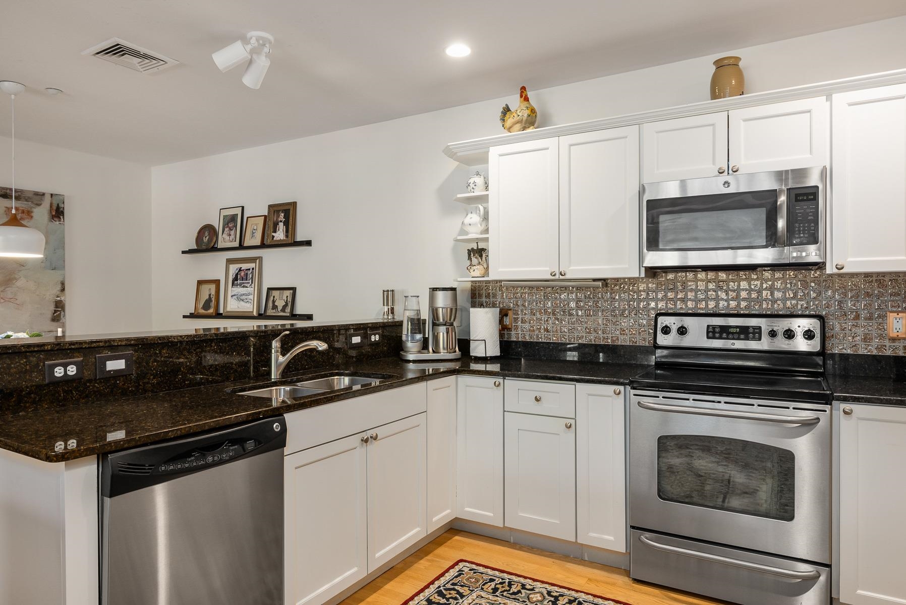 100 Shepards Cove Road Unit: F204