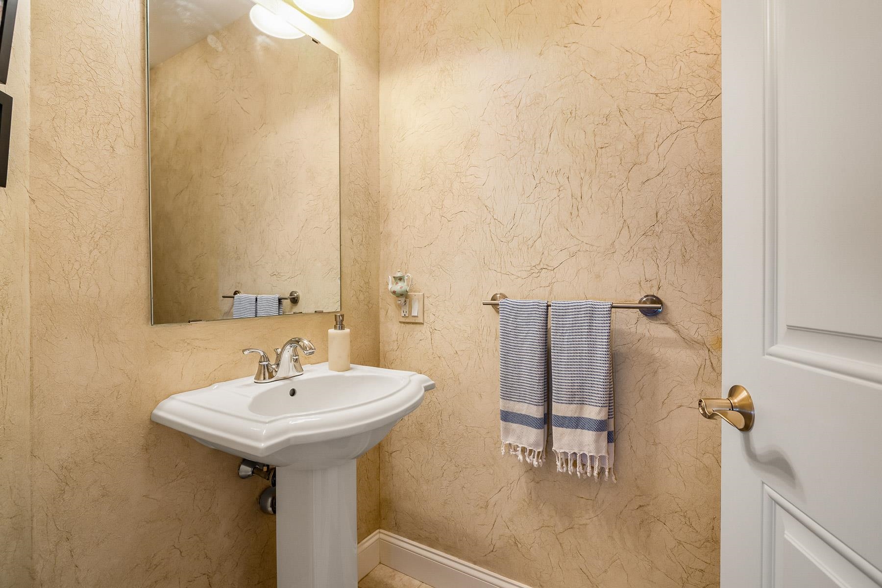 100 Shepards Cove Road Unit: F204