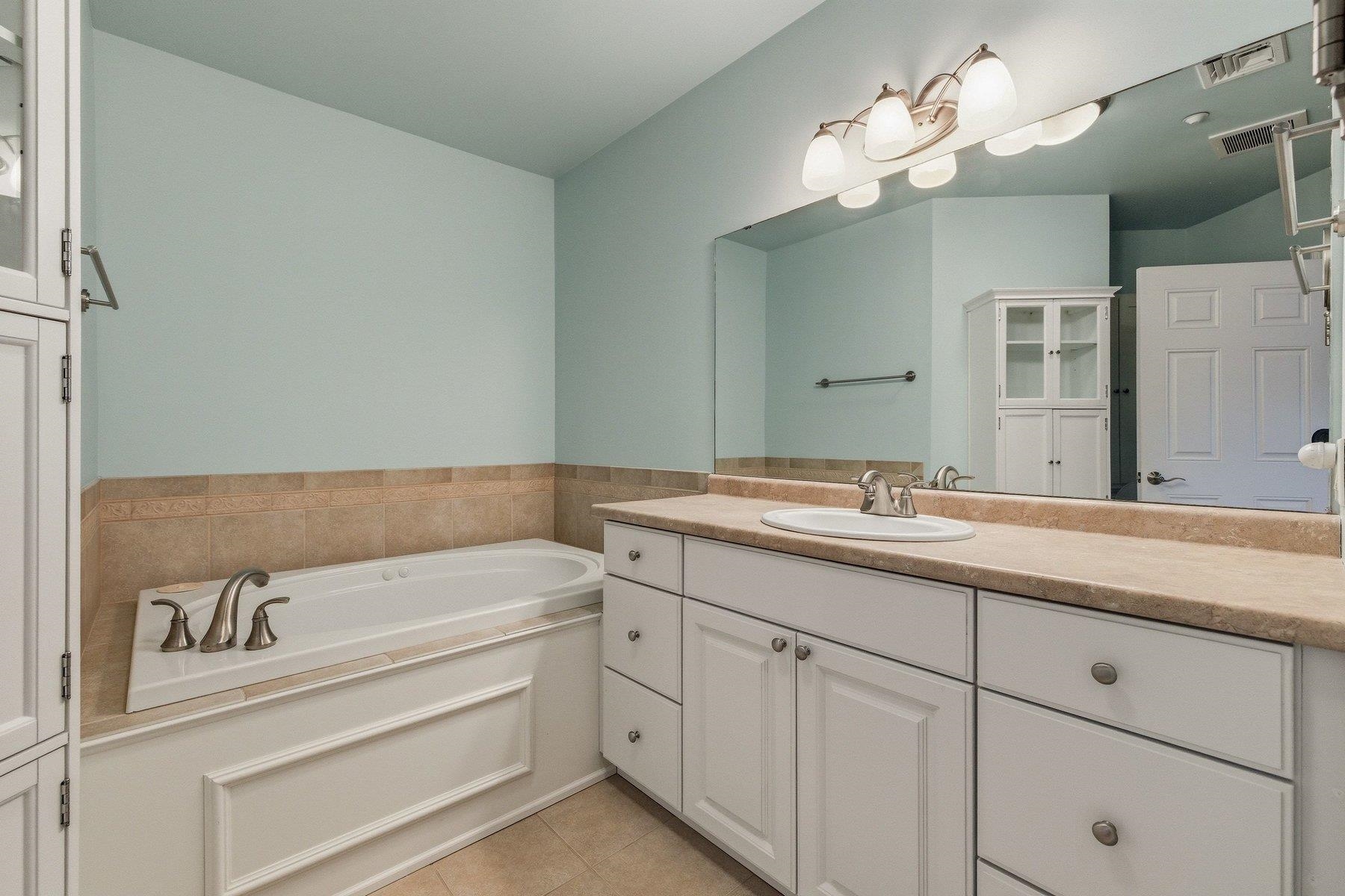 100 Shepards Cove Road Unit: F204