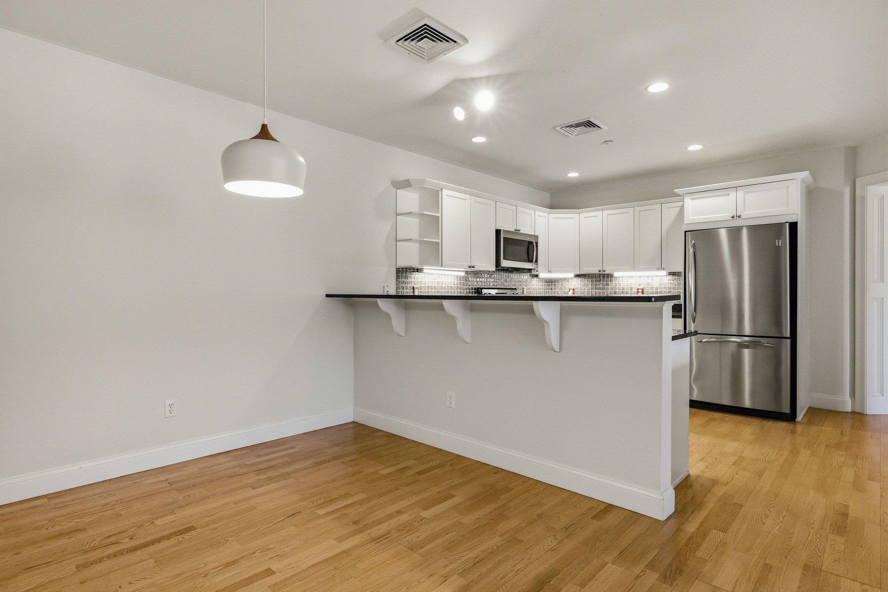 100 Shepards Cove Road Unit: F204