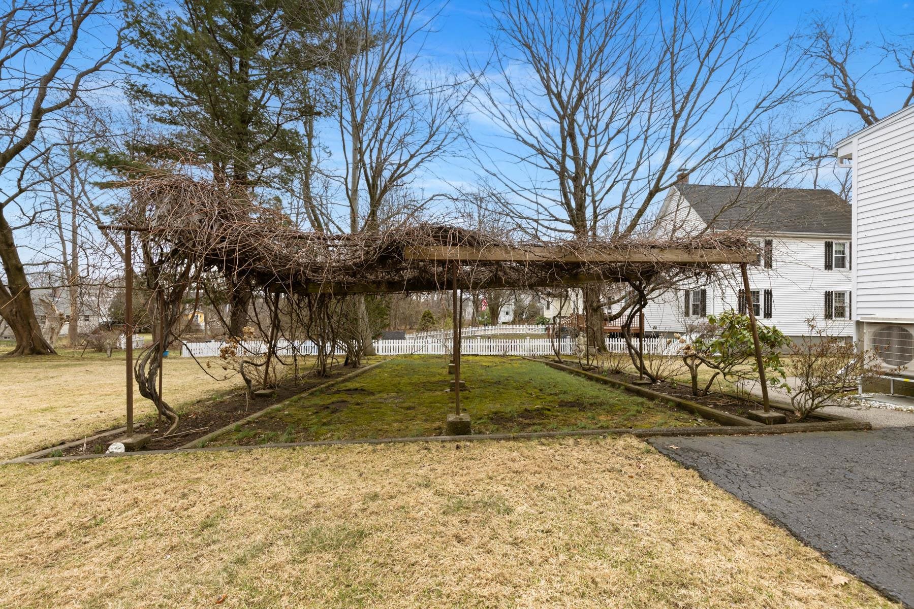 159 Woodbury Avenue Unit: 2