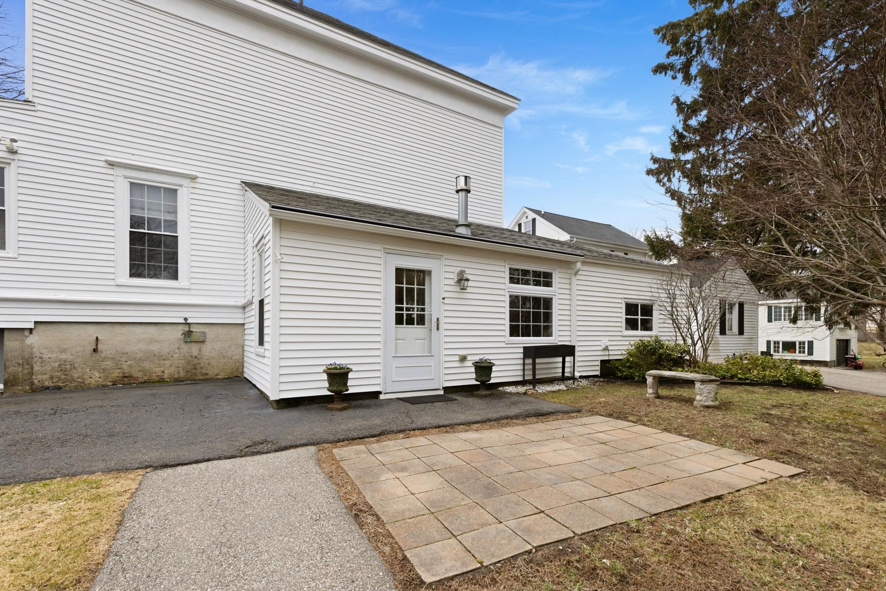 159 Woodbury Avenue Unit: 2