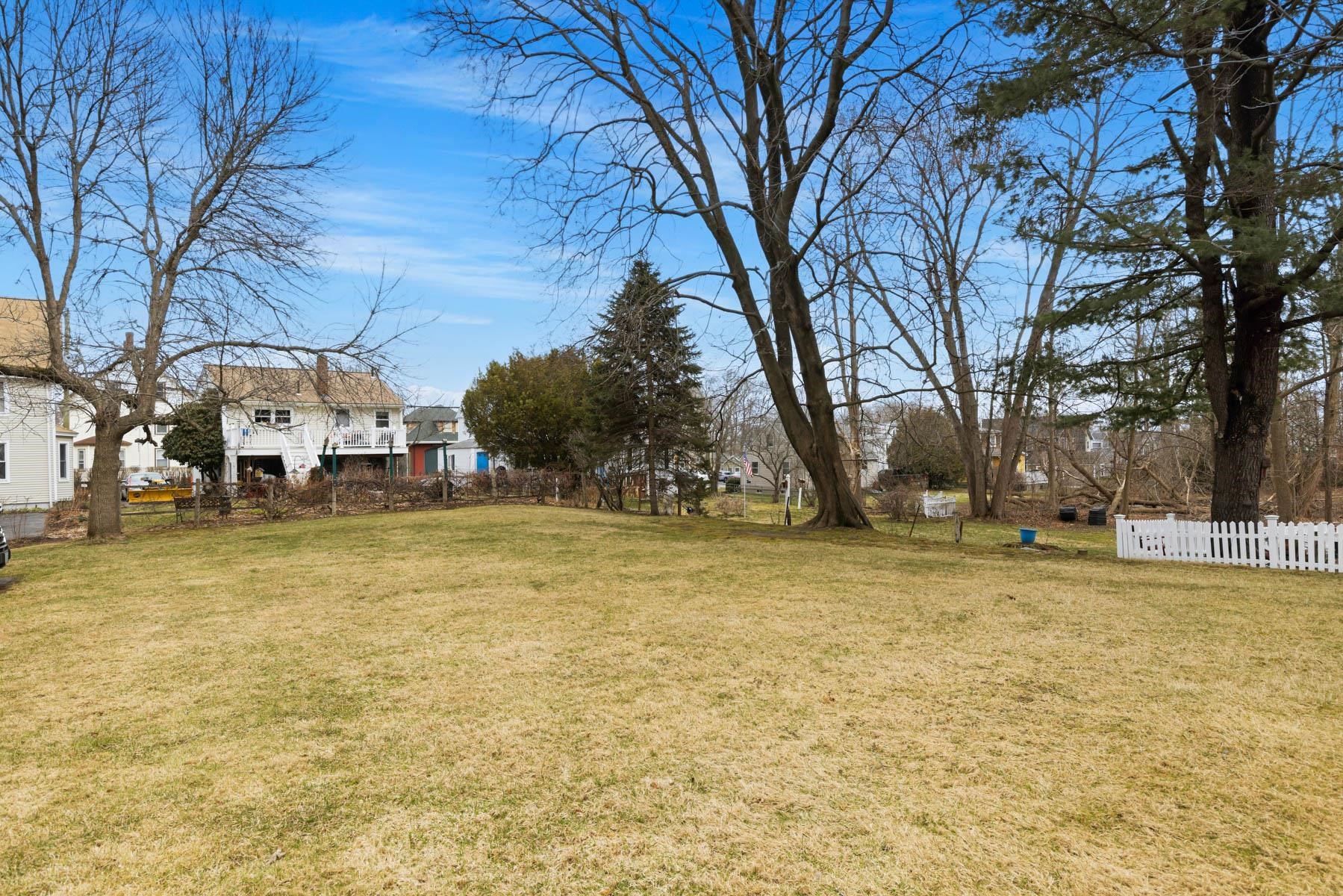 159 Woodbury Avenue Unit: 2