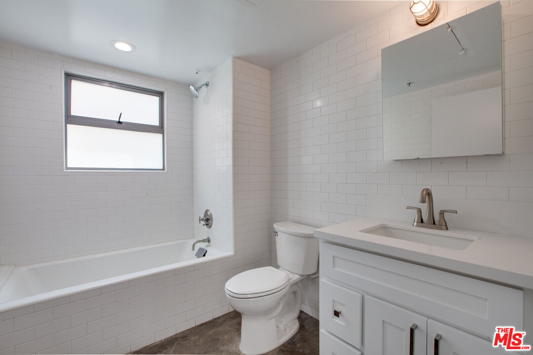 1358 4th Street Unit: PH-E