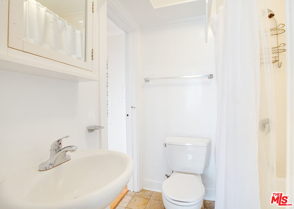 426 RIALTO AVE Unit: B