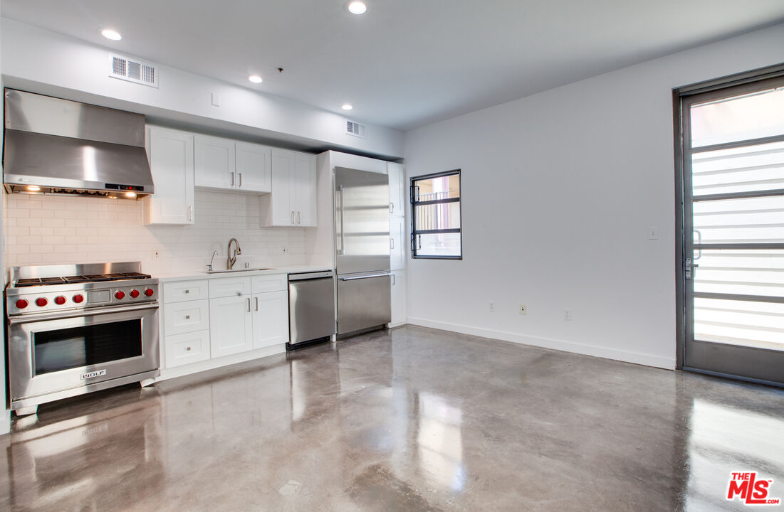 1358 4th St Unit: PH-E