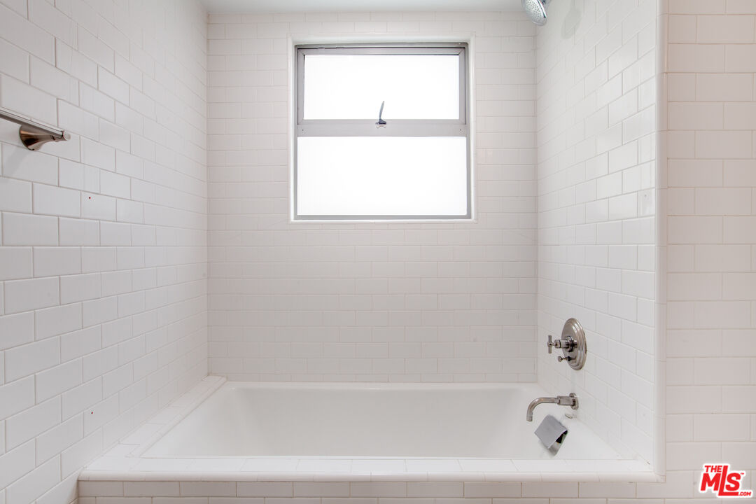 1358 4th St Unit: PH-E