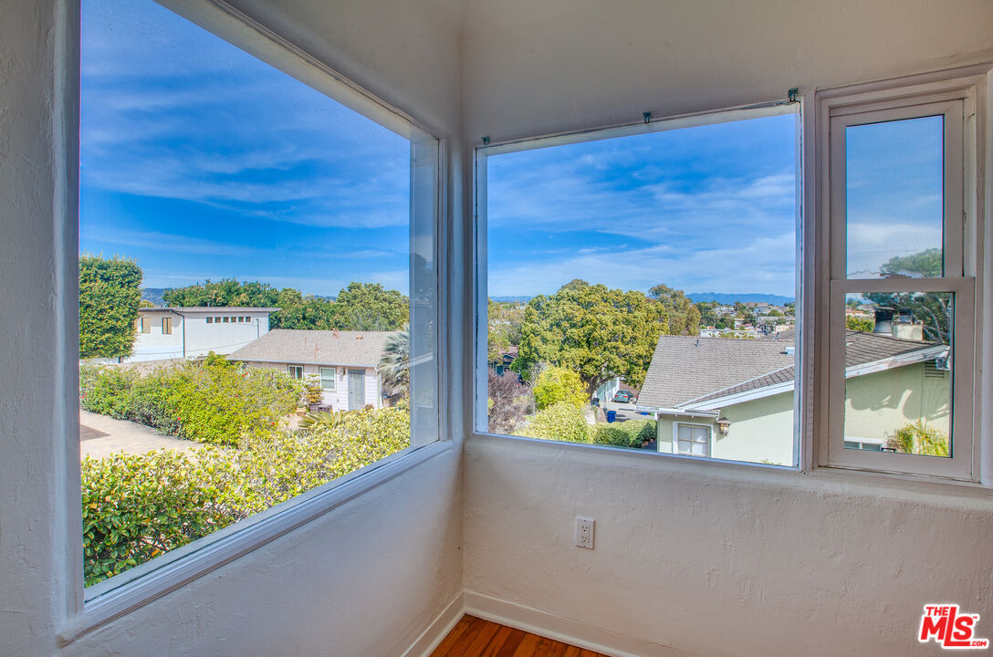2534 7th St Unit: 4