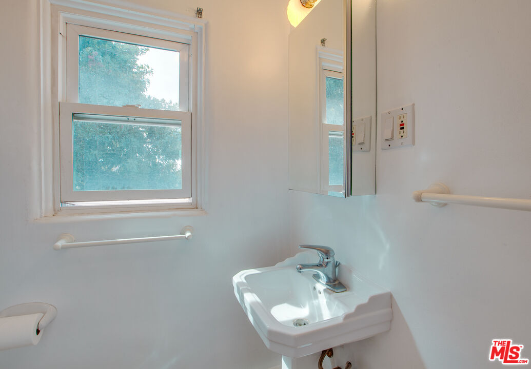 2534 7th St Unit: 4