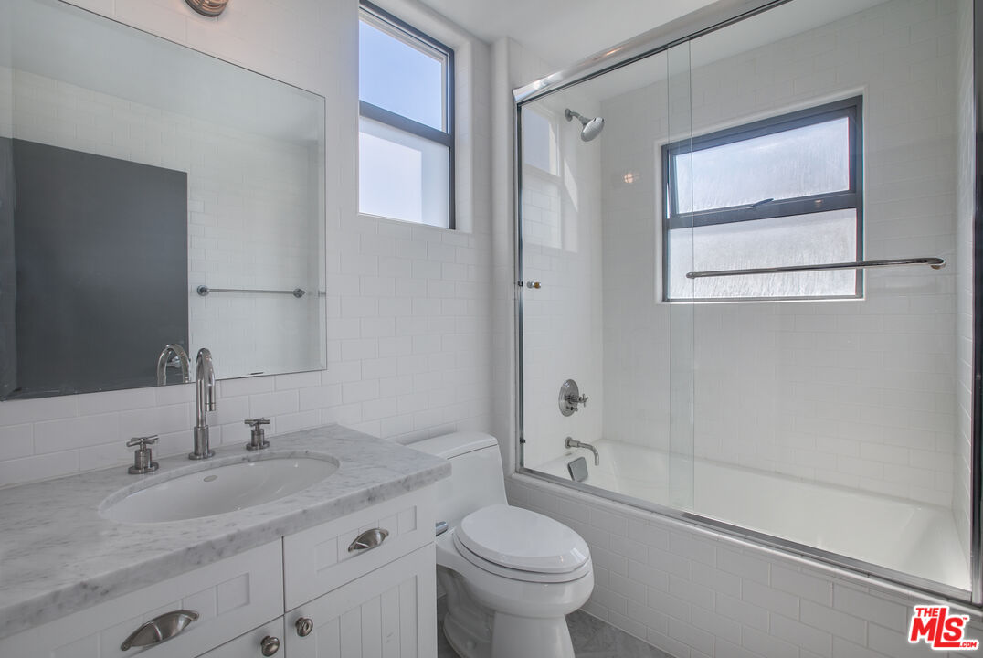 1358 4th St Unit: PH-D