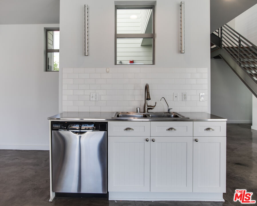 1358 4th St Unit: PH-D