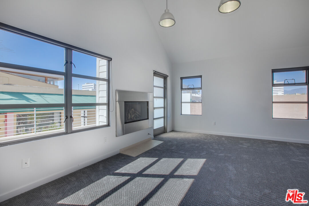 1358 4th St Unit: PH-D