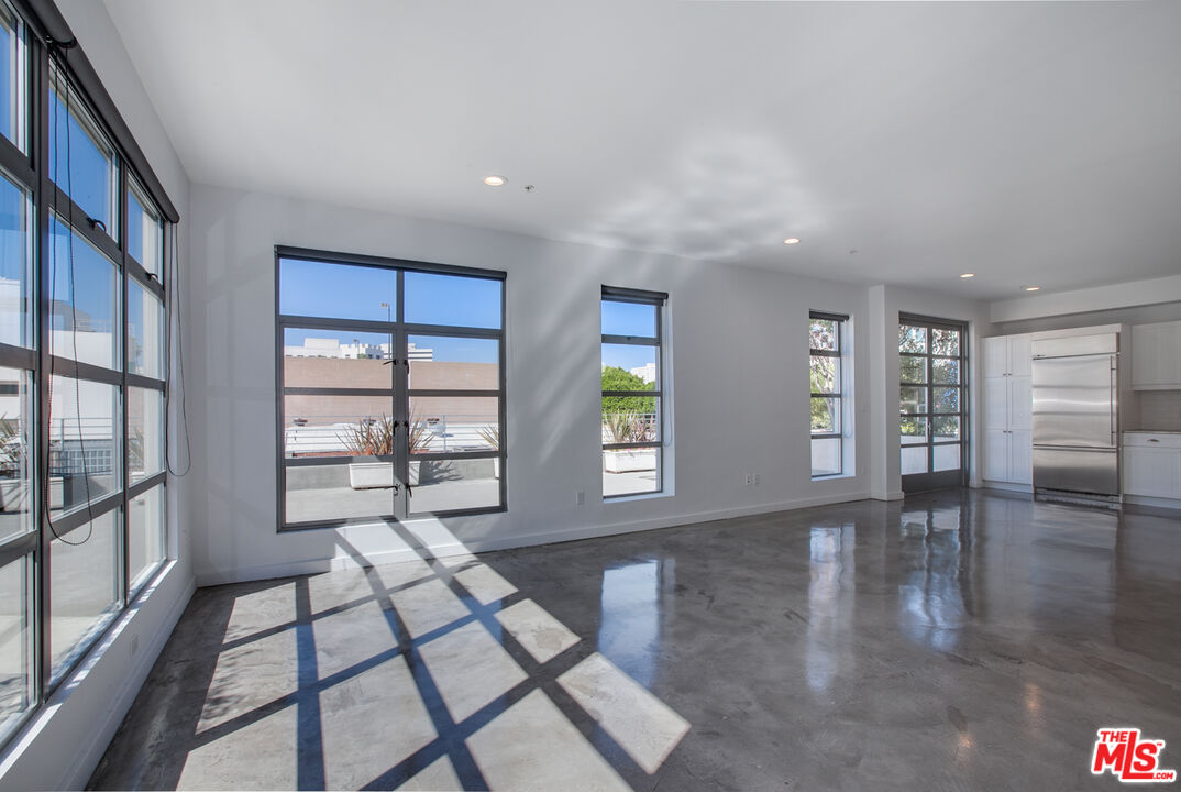 1358 4th St Unit: PH-D