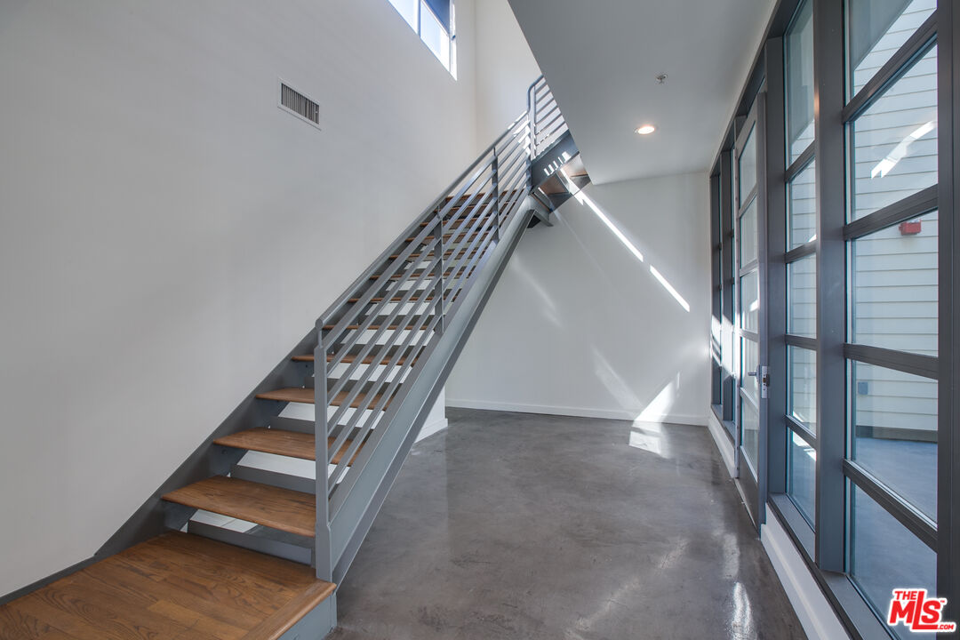 1358 4th St Unit: PH-D