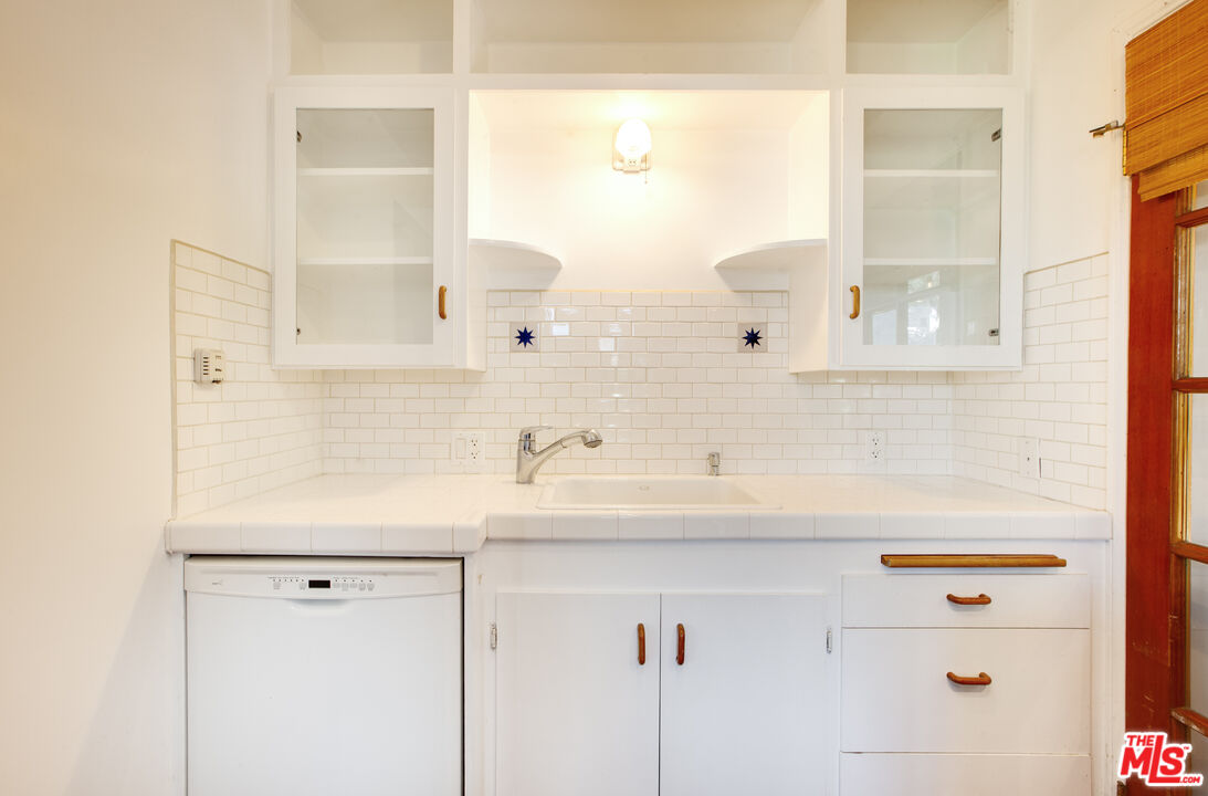2454 7th St Unit: B