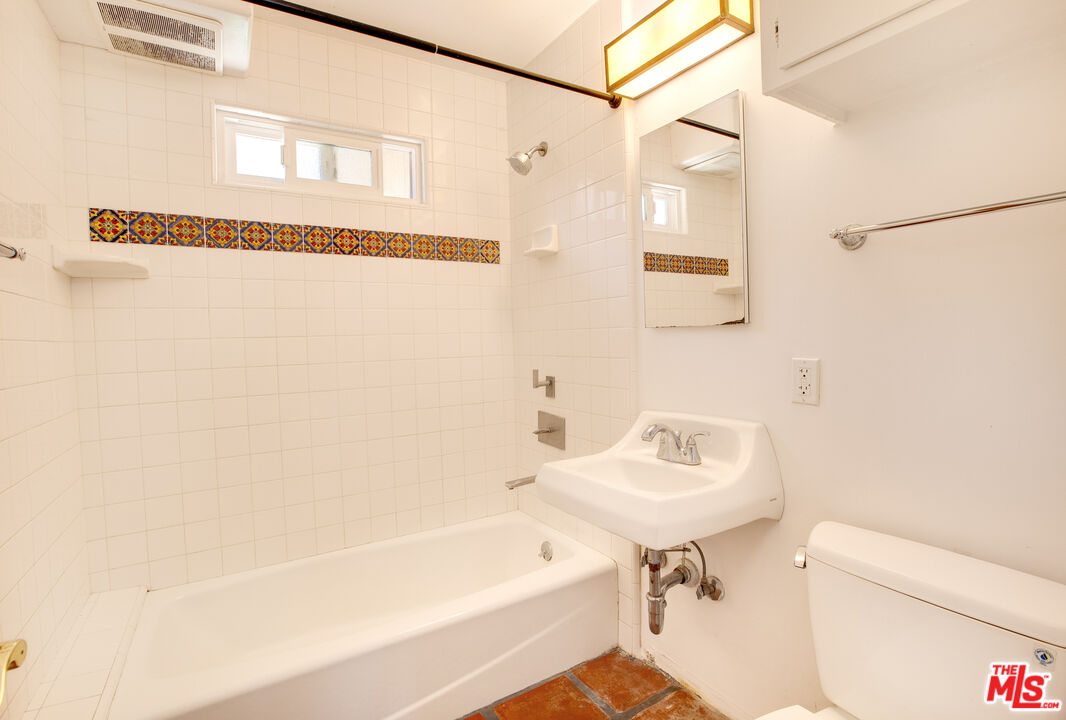 2454 7th St Unit: B