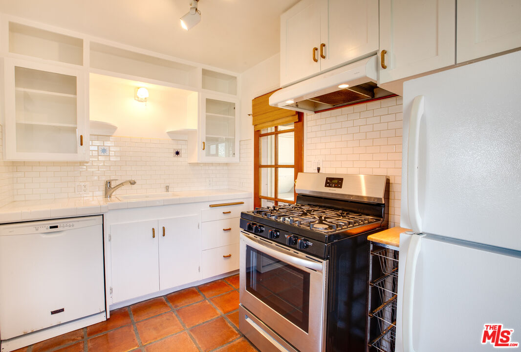 2454 7th St Unit: B