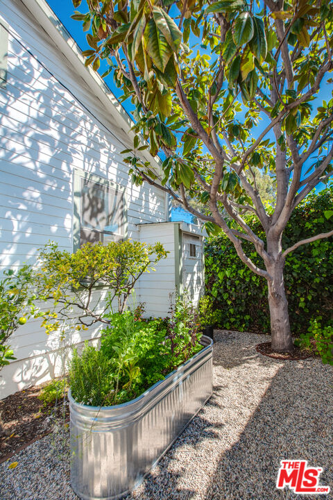 1548 Cabrillo Ave
