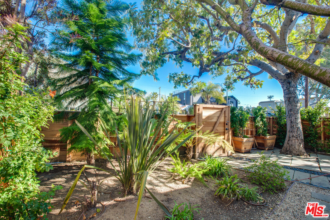 1548 Cabrillo Ave