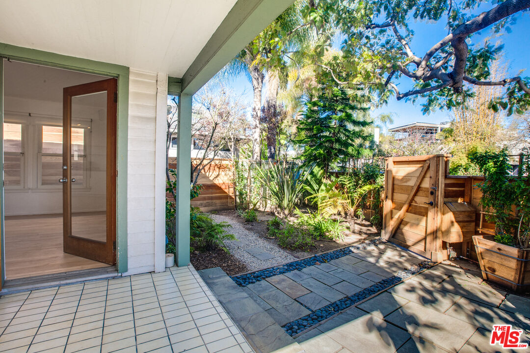 1548 Cabrillo Ave