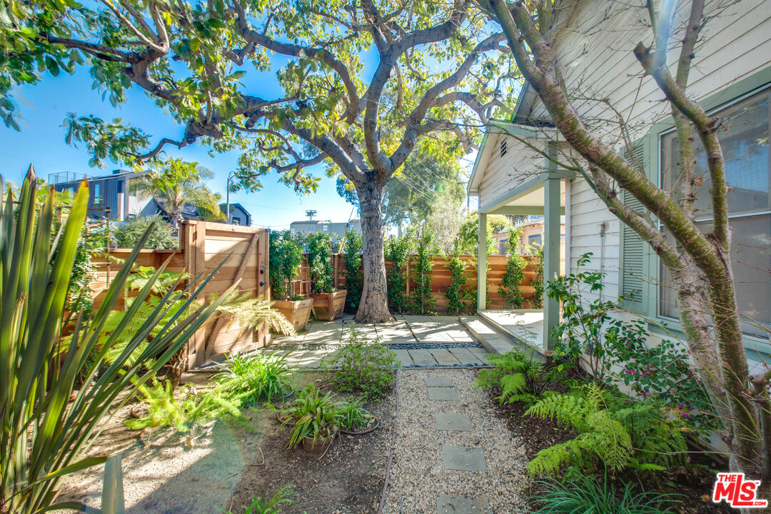 1548 Cabrillo Ave