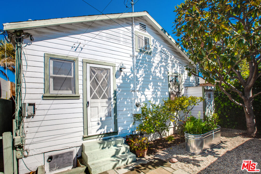 1548 Cabrillo Ave