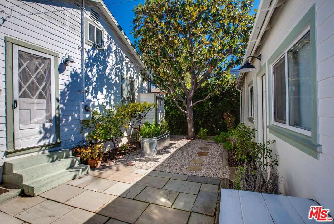1548 Cabrillo Ave