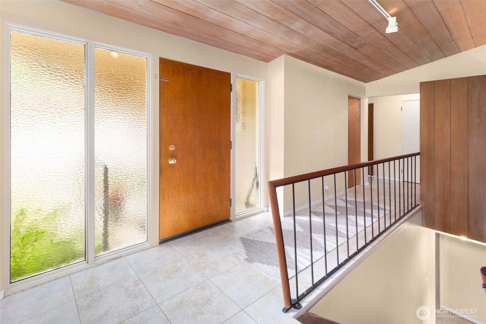 618 RIVERVIEW DRIVE