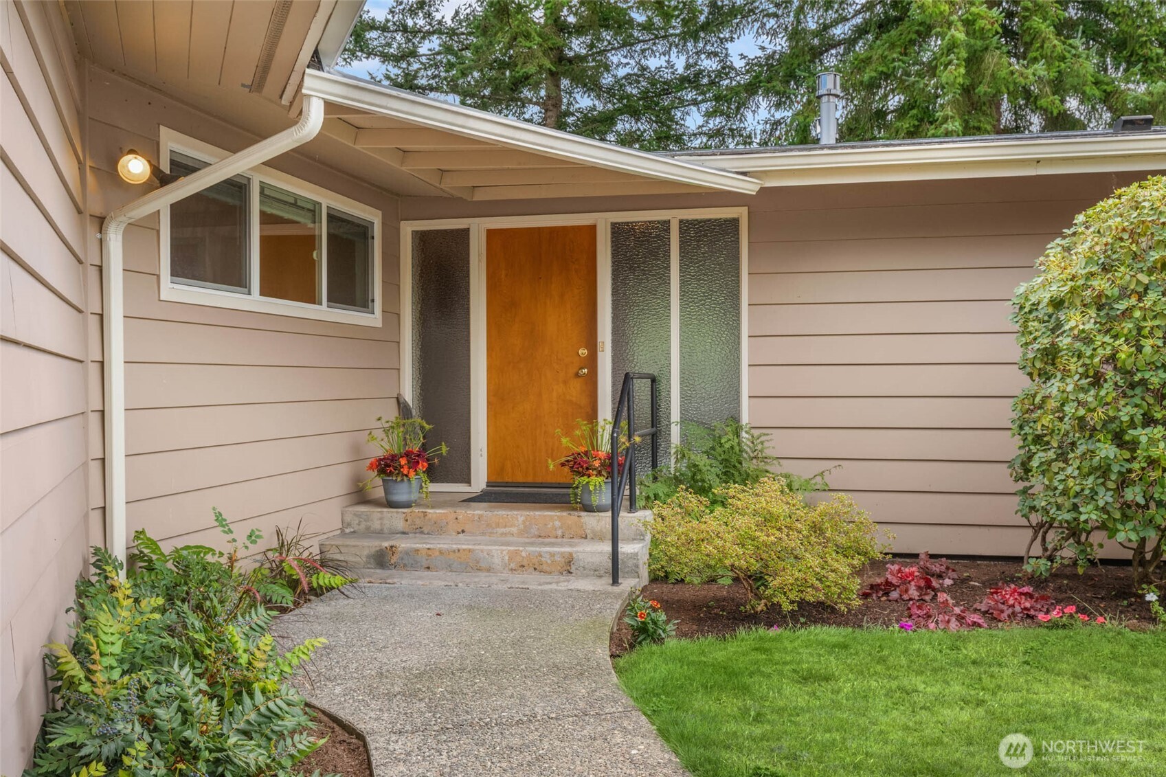 618 RIVERVIEW DRIVE