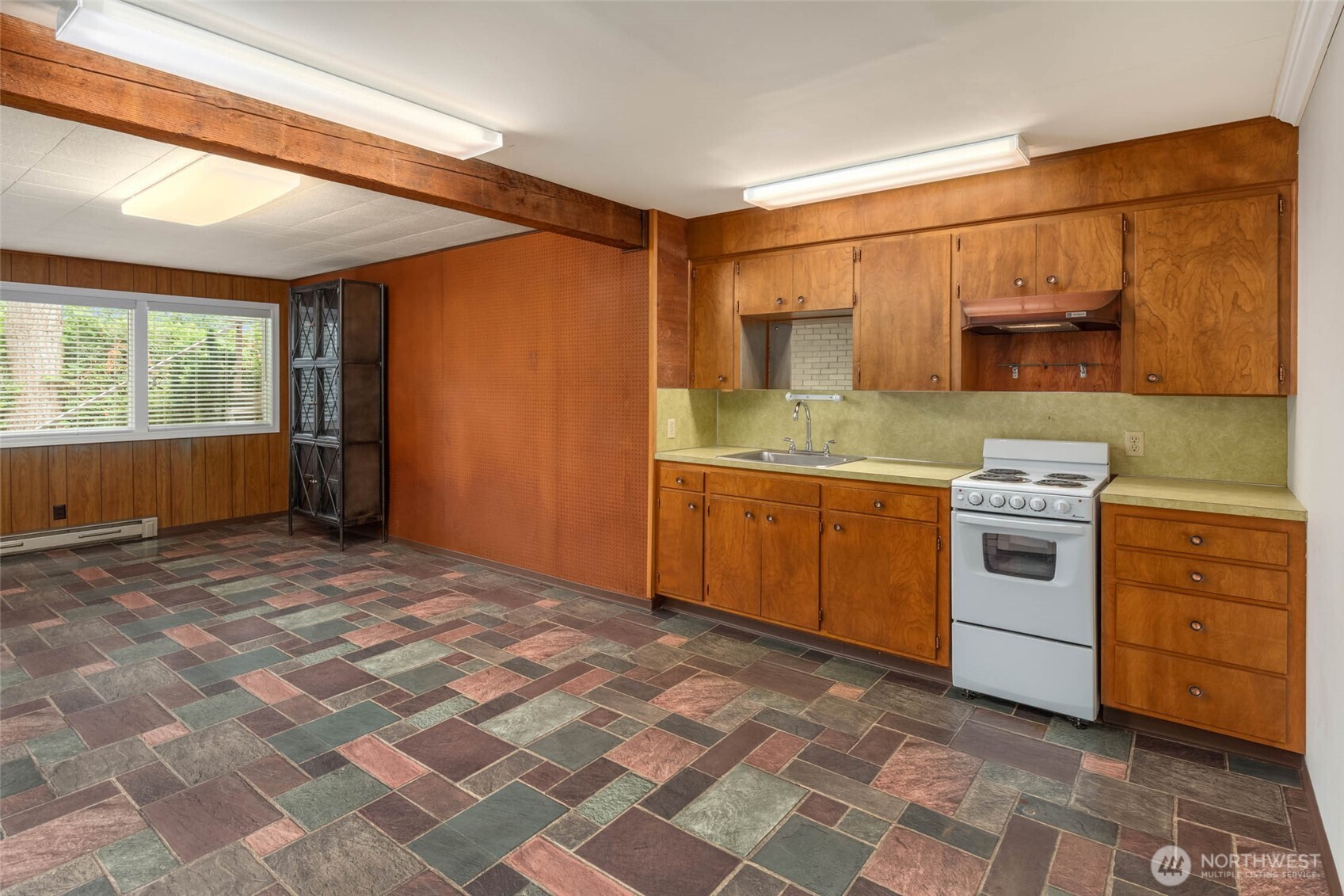 618 RIVERVIEW DRIVE