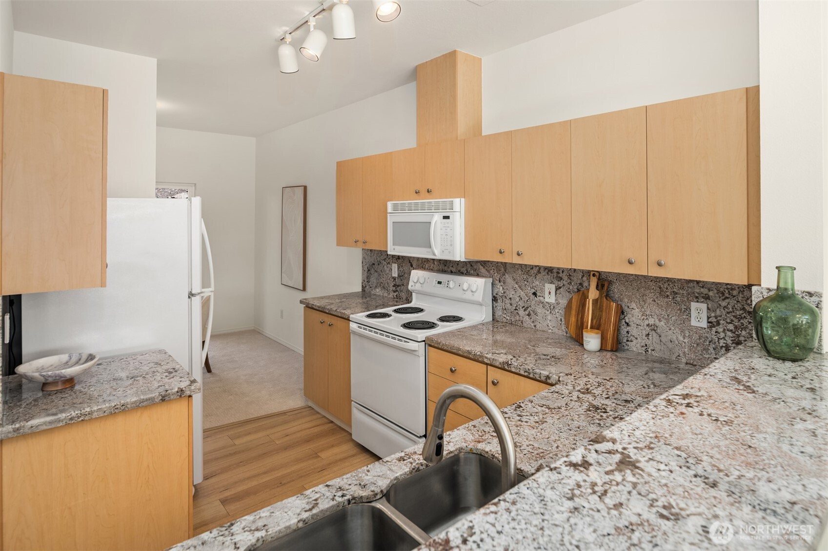 17421 1st Lane NE Unit: 104