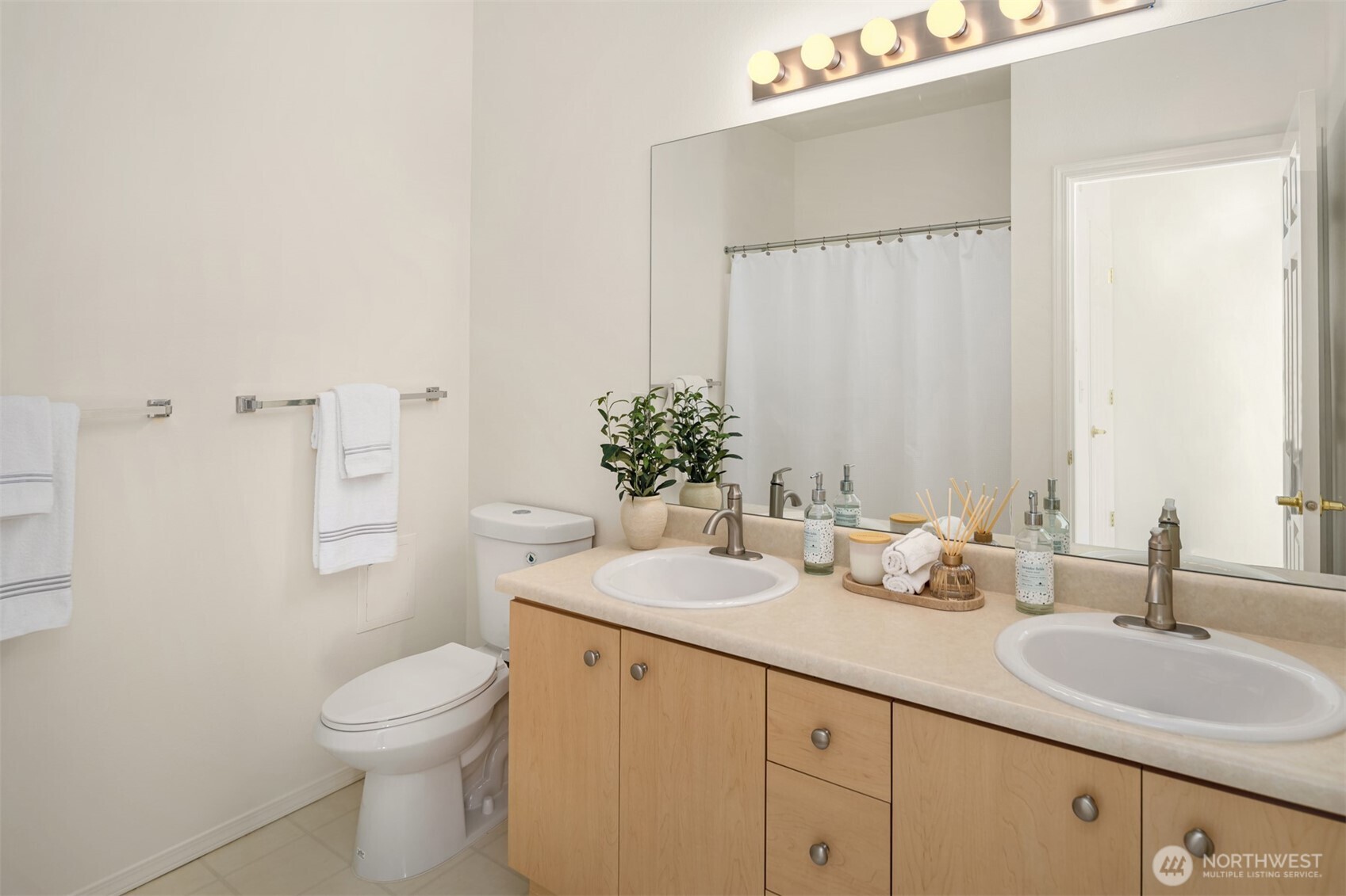 17421 1st Lane NE Unit: 104