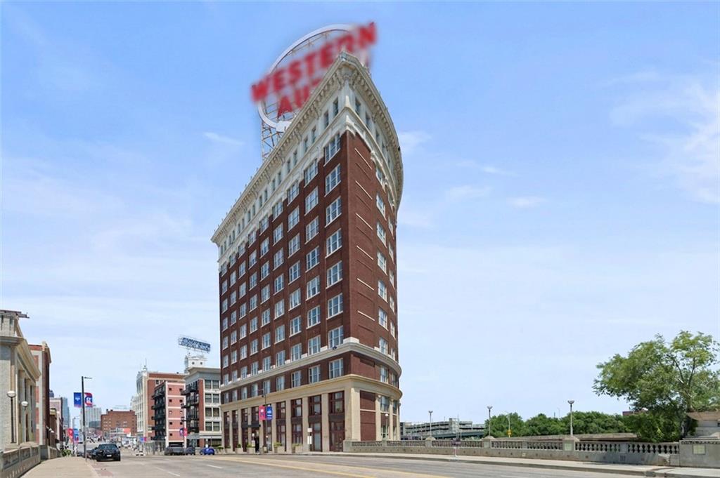 2107 Grand Boulevard Unit: 909