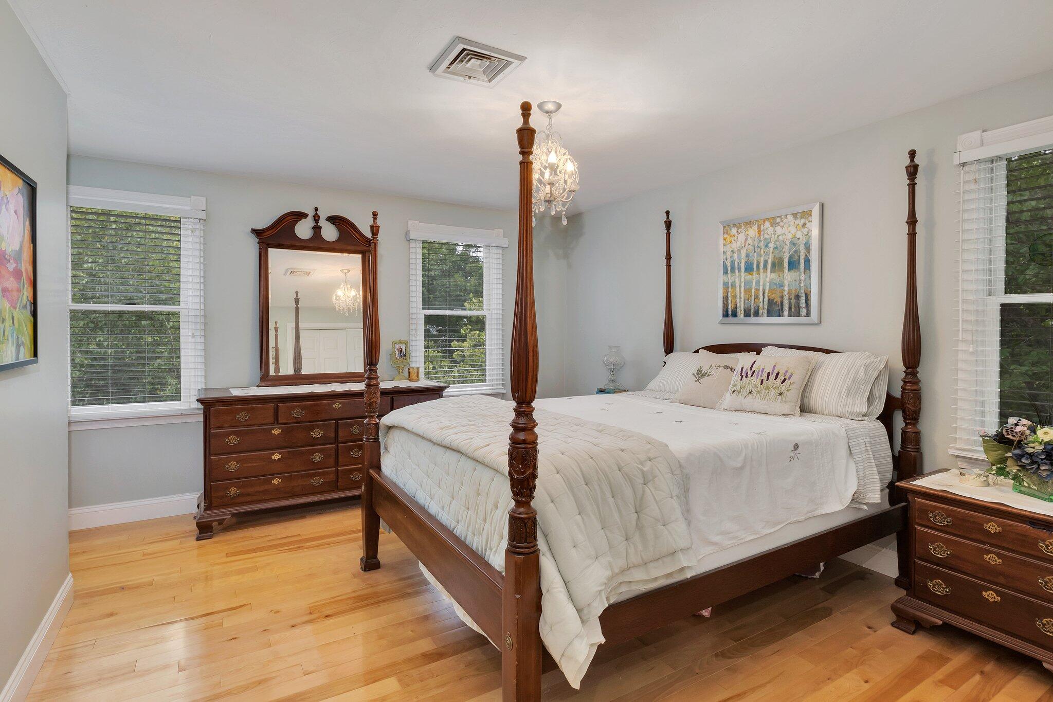 25 Monmouth Circle