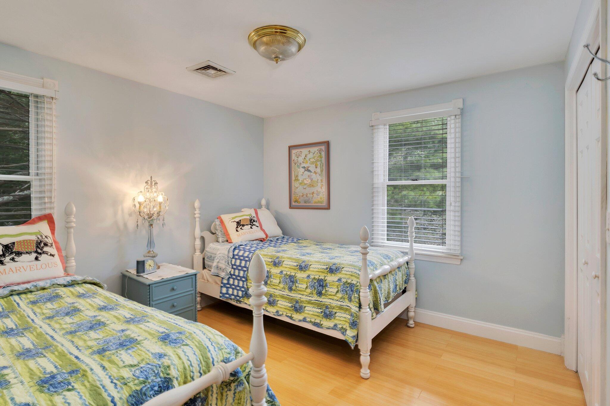 25 Monmouth Circle