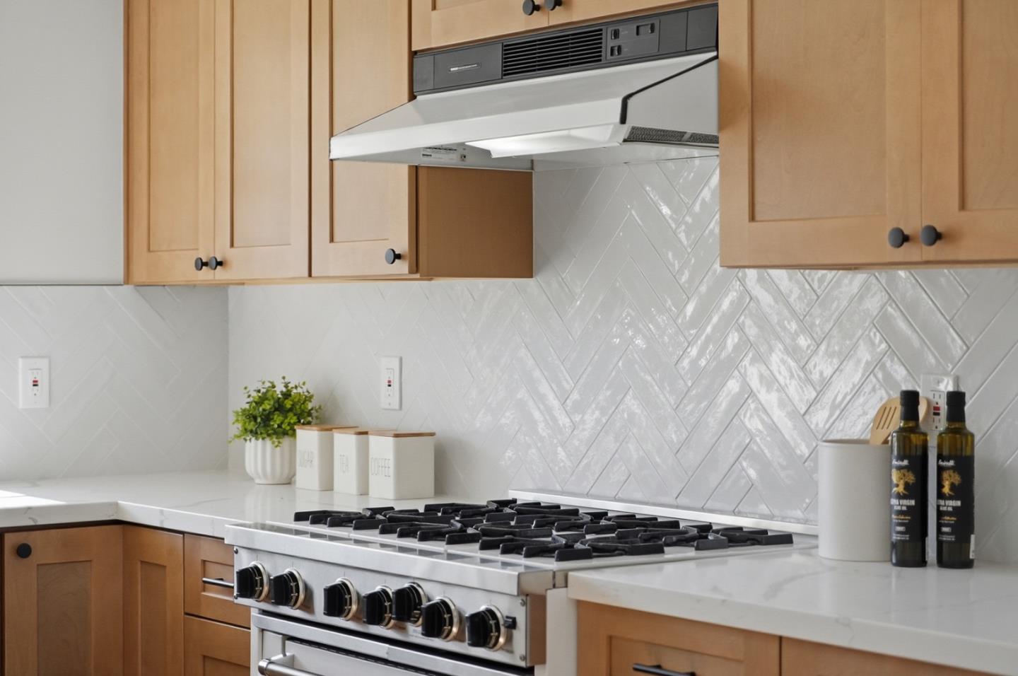 41392 Beatrice Street