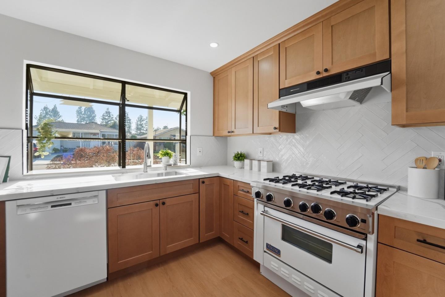 41392 Beatrice Street